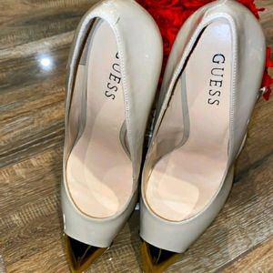 Guess Pumps